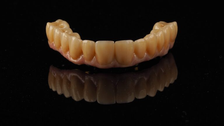 most ceramiczny na implantach
